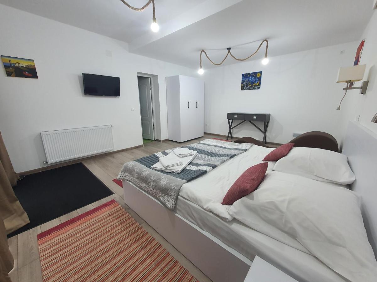 Casa Elis Piscina, Jacuzzy , Sauna, Ciubar Merei Extérieur photo