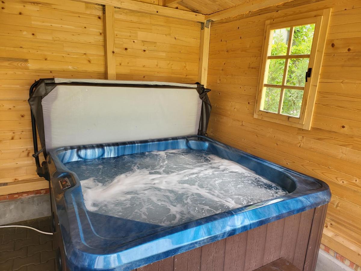 Casa Elis Piscina, Jacuzzy , Sauna, Ciubar Merei Extérieur photo